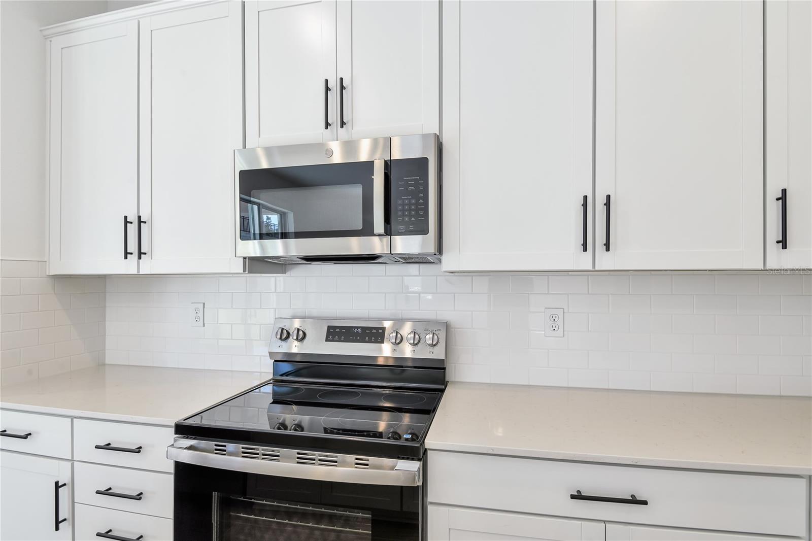 Image 7 of 18 For 820 Silver Ridge Lane