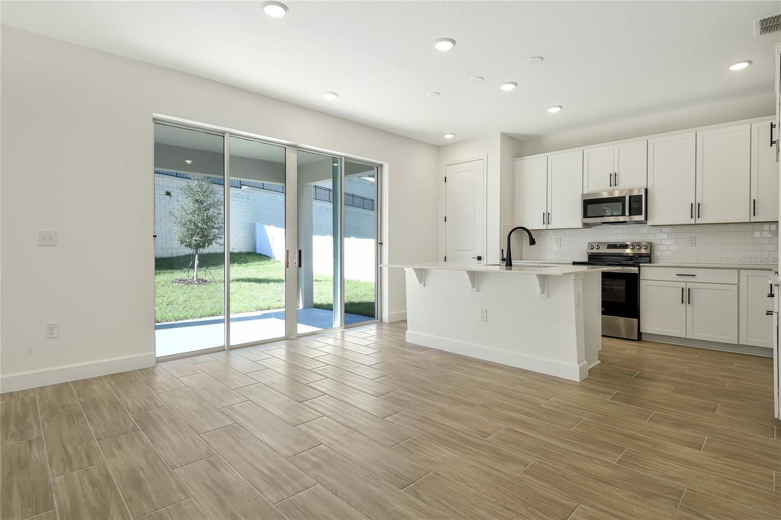 Image 8 of 18 For 820 Silver Ridge Lane