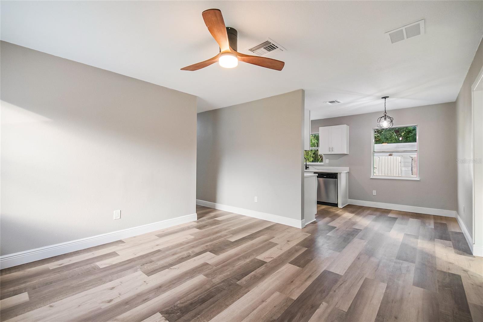 Image 10 of 43 For 2927 Tampa Avenue