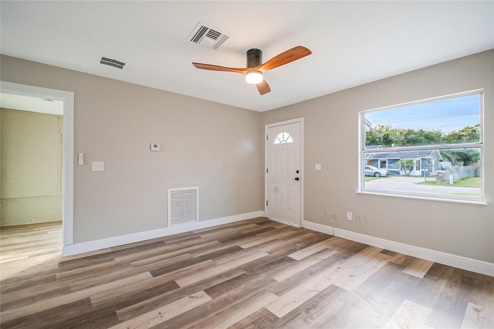 Image 11 of 43 For 2927 Tampa Avenue