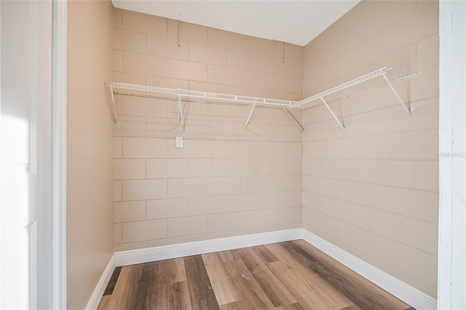 Image 31 of 43 For 2927 Tampa Avenue