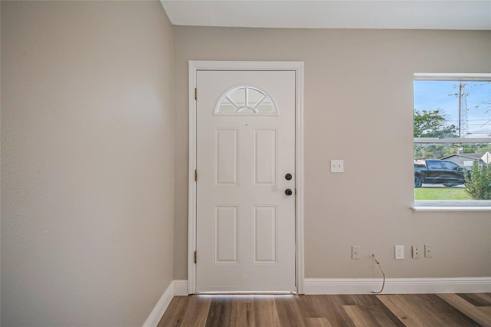 Image 9 of 43 For 2927 Tampa Avenue