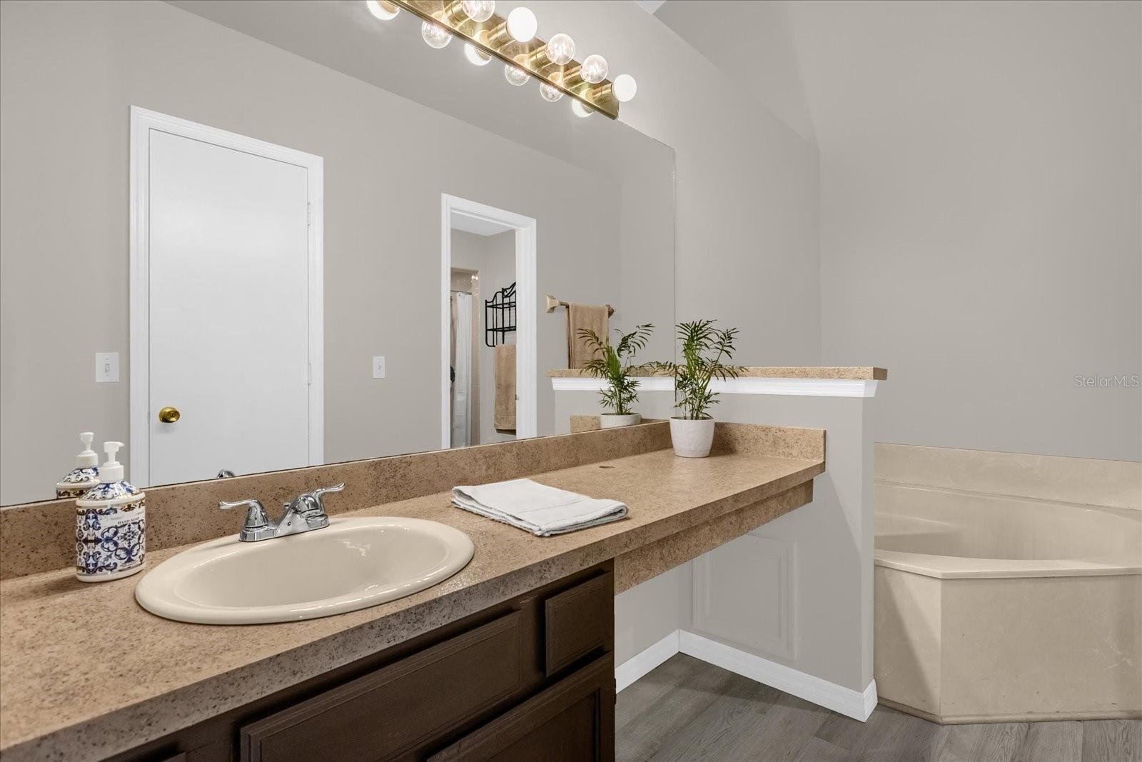 Image 18 of 32 For 6474 Haughton Lane