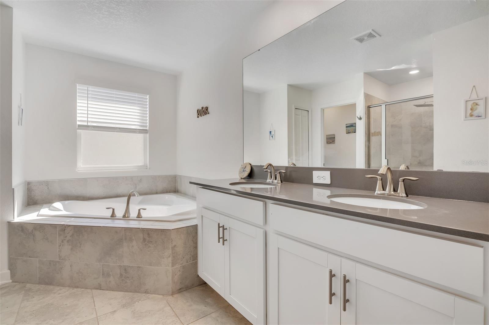 Image 21 of 46 For 11145 Lore Way