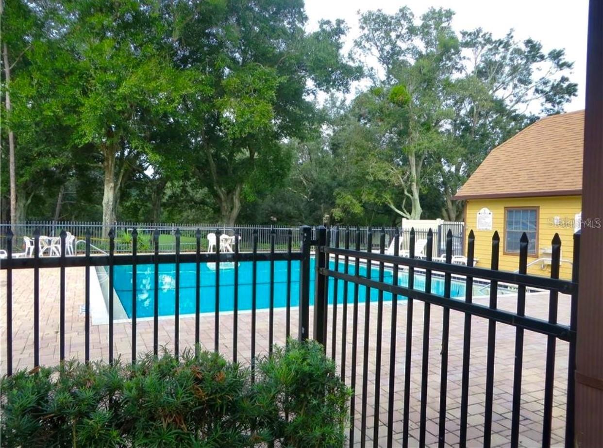 Image 14 of 15 For 300 Lakepointe Drive 204