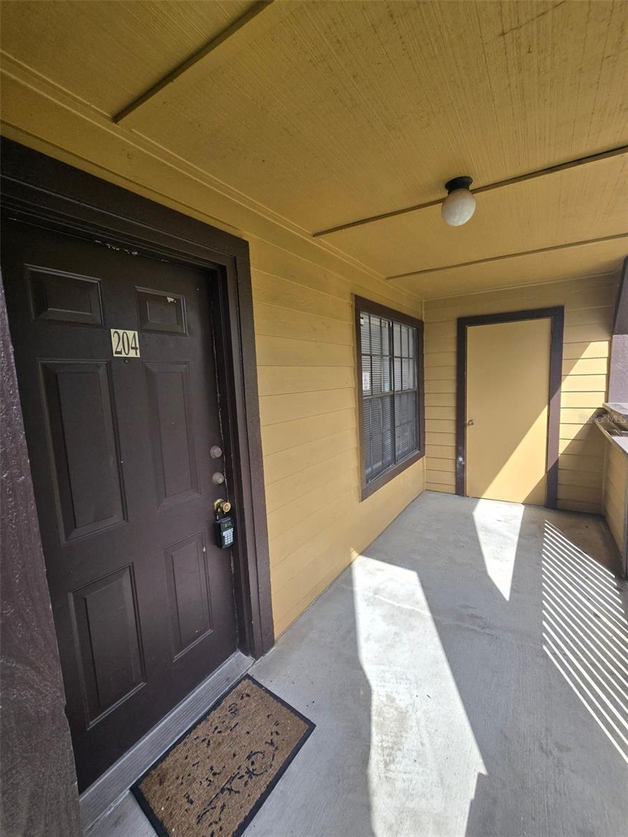 Image 3 of 15 For 300 Lakepointe Drive 204