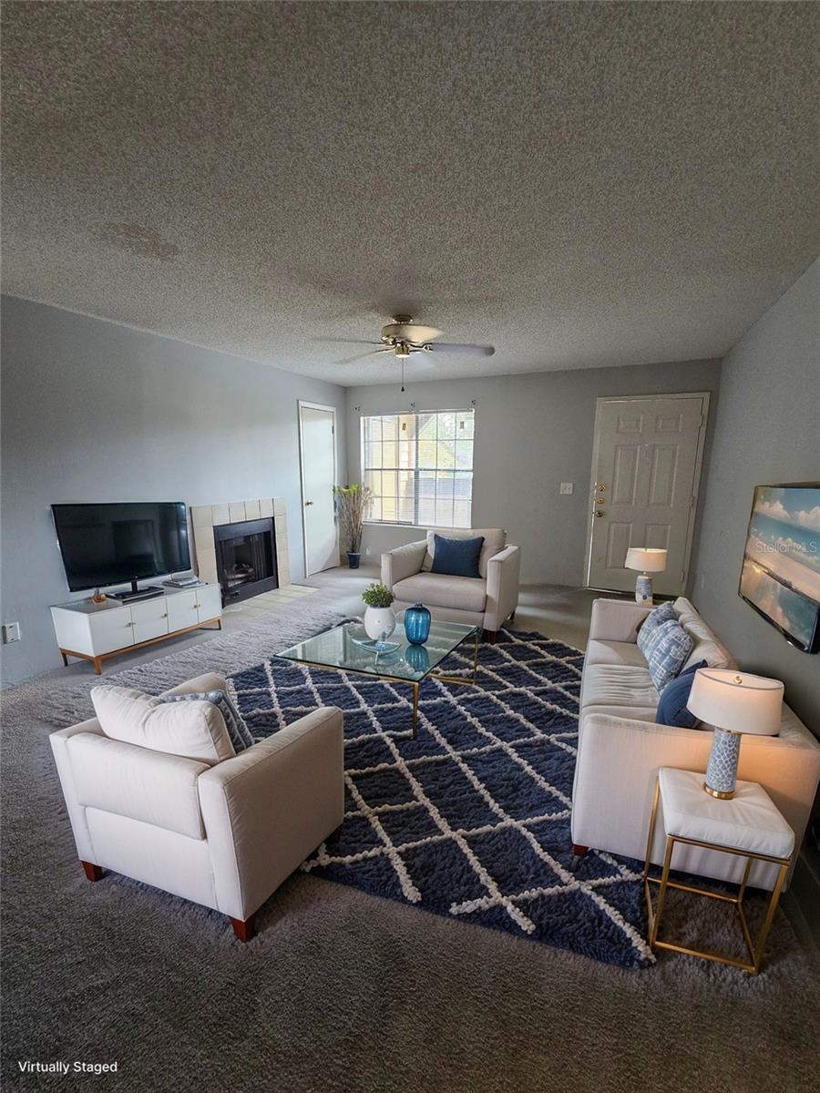 Image 4 of 15 For 300 Lakepointe Drive 204