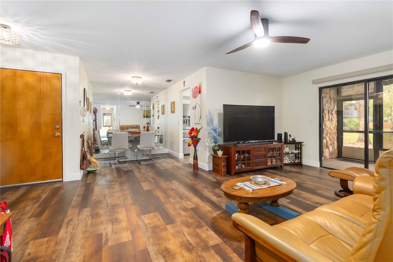 Image 11 of 42 For 610 Saint Albans Court 19d