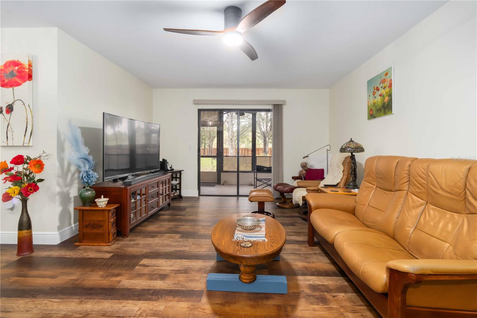 Image 12 of 42 For 610 Saint Albans Court 19d