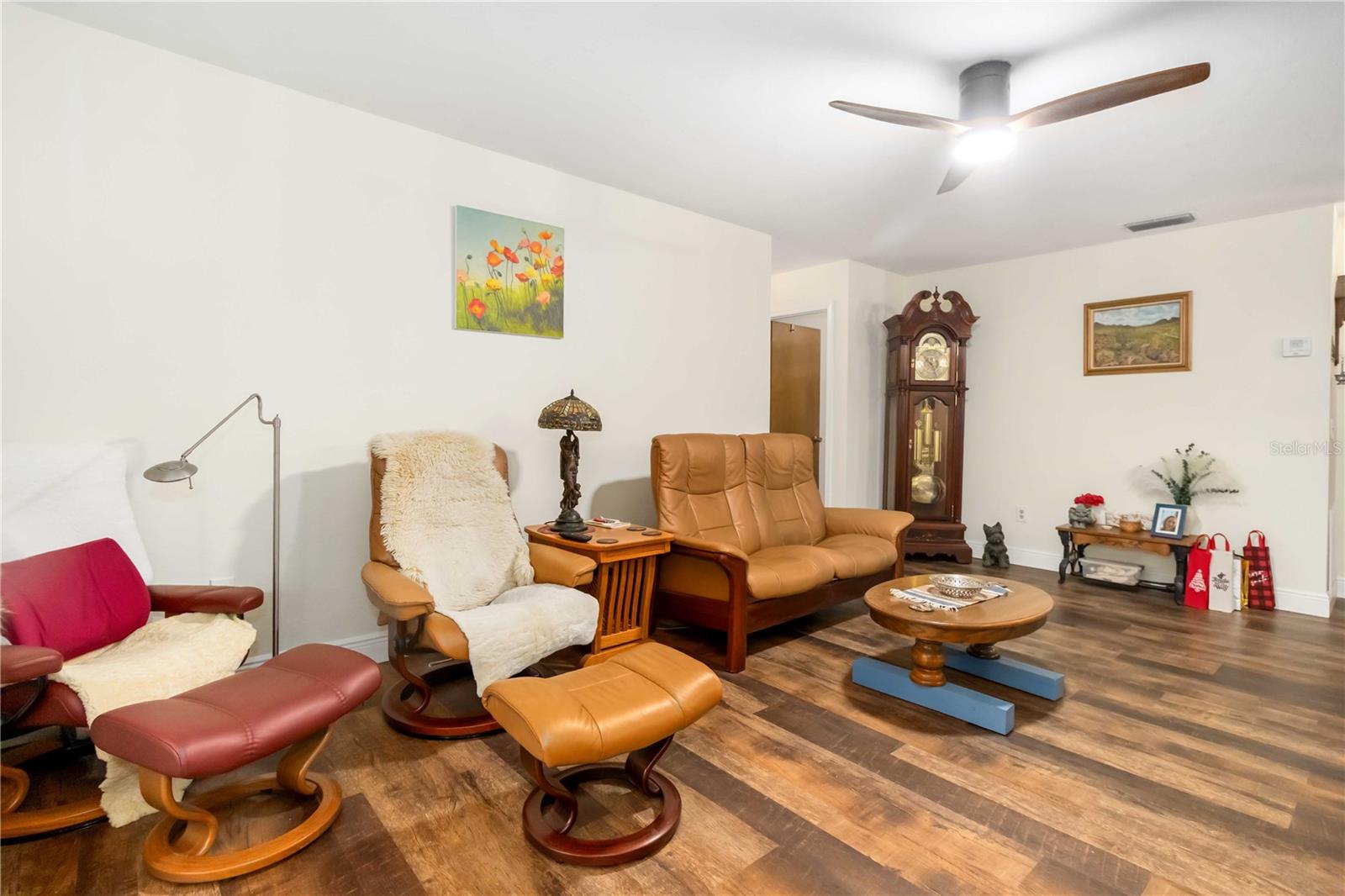 Image 13 of 42 For 610 Saint Albans Court 19d