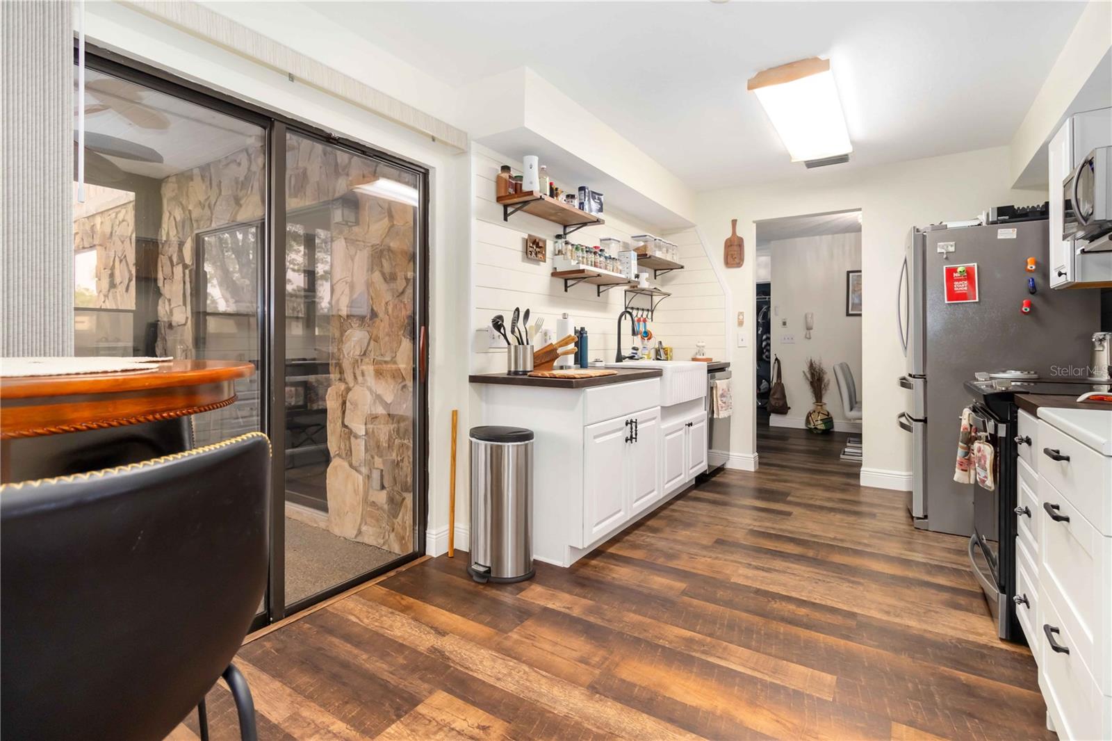 Image 18 of 42 For 610 Saint Albans Court 19d