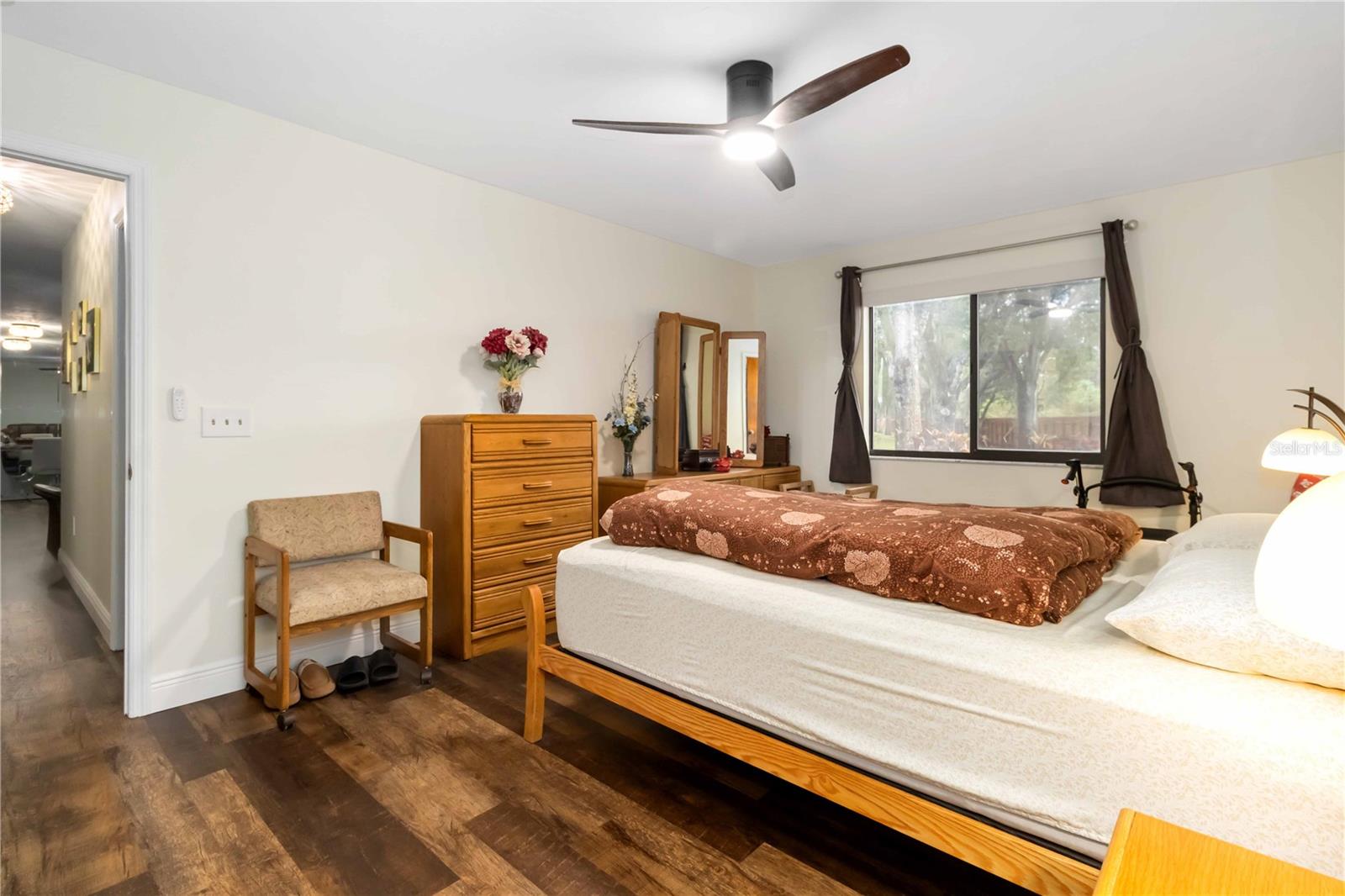 Image 20 of 42 For 610 Saint Albans Court 19d