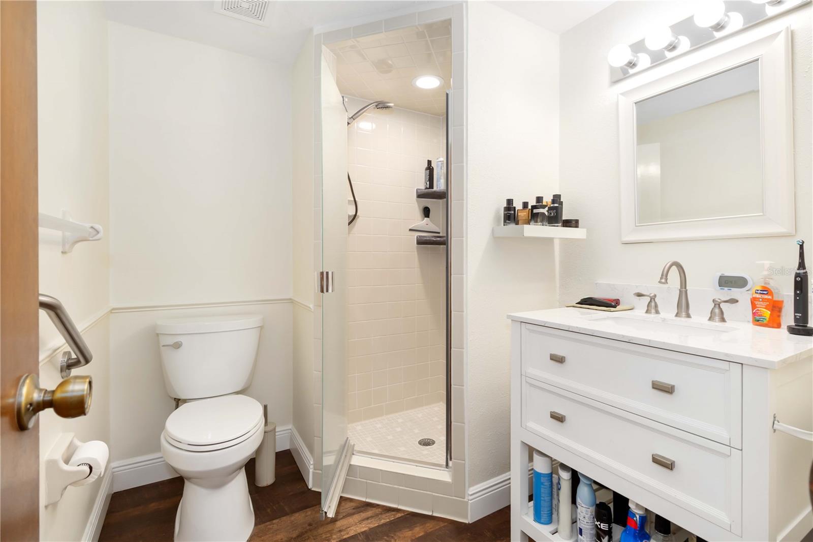 Image 22 of 42 For 610 Saint Albans Court 19d