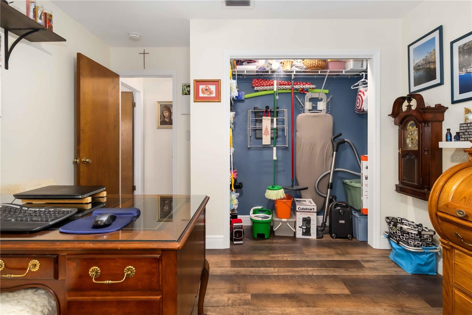 Image 24 of 42 For 610 Saint Albans Court 19d