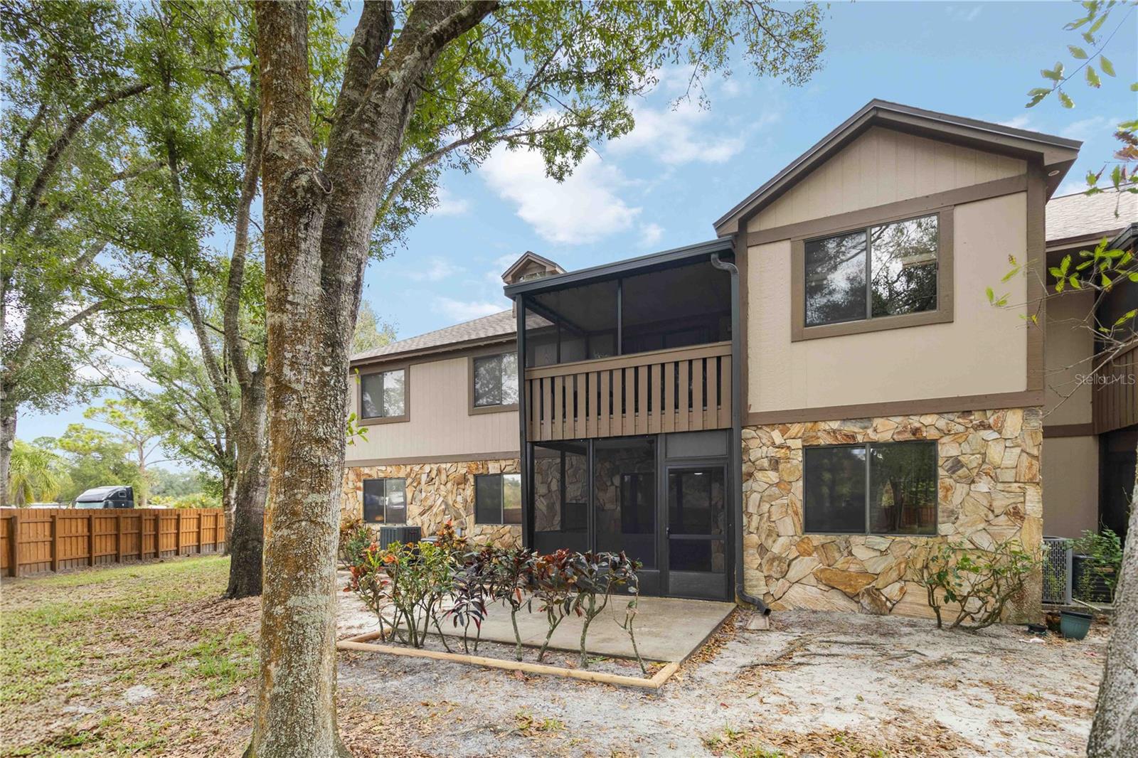 Image 33 of 42 For 610 Saint Albans Court 19d