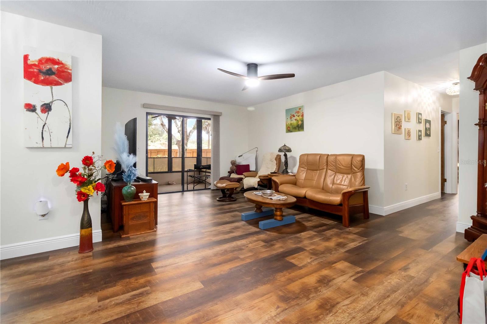 Image 6 of 42 For 610 Saint Albans Court 19d