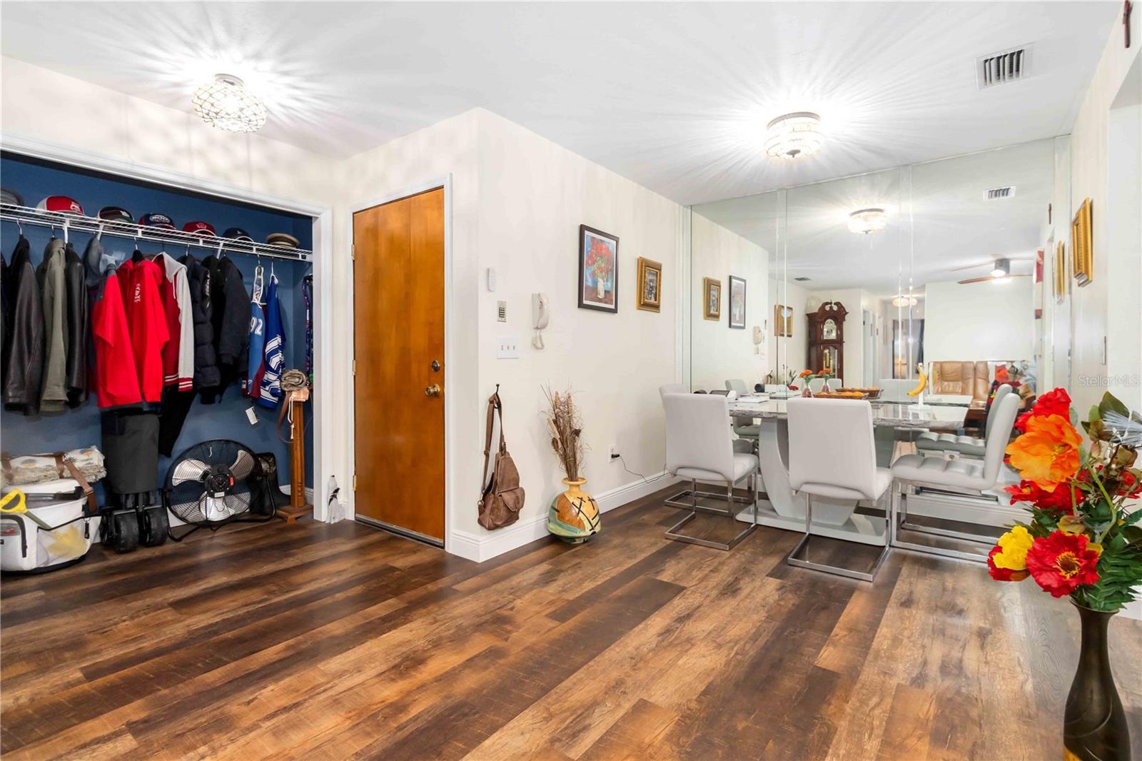 Image 8 of 42 For 610 Saint Albans Court 19d