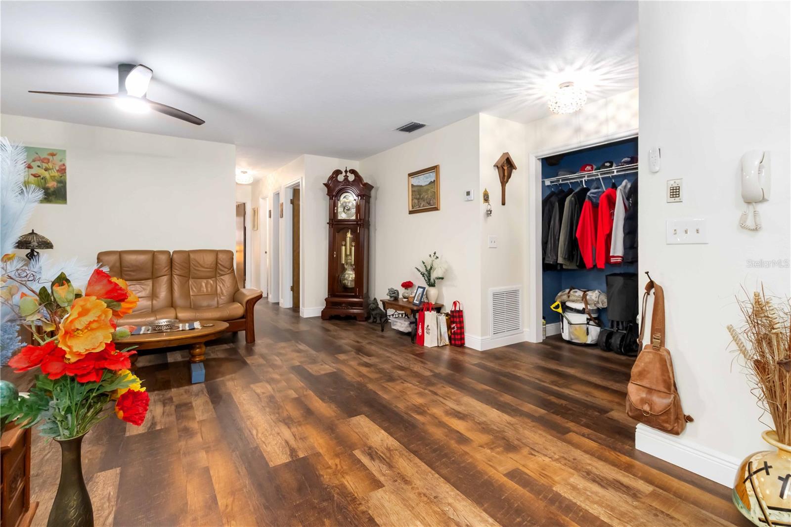 Image 9 of 42 For 610 Saint Albans Court 19d