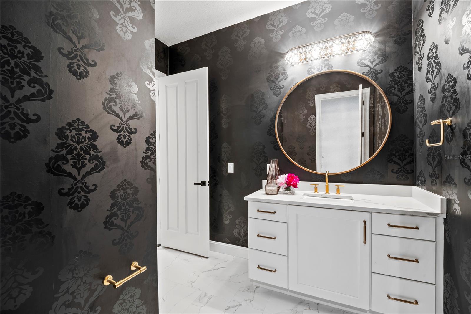 Image 27 of 79 For 1040 Sweetwater Club Boulevard