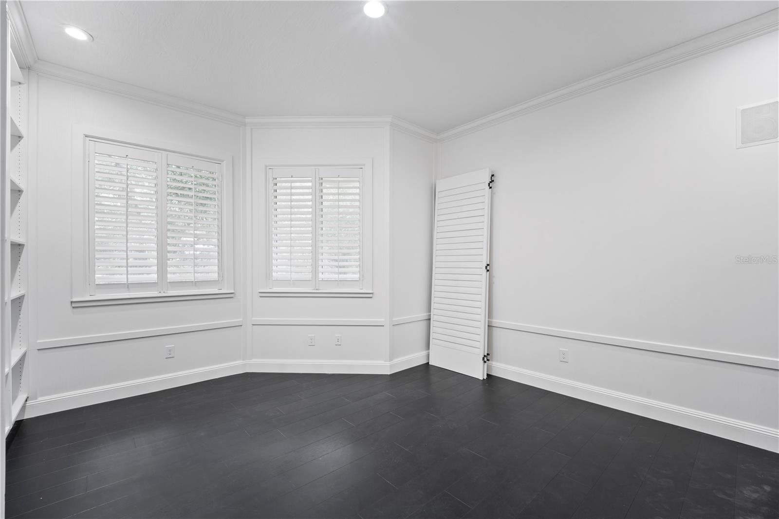 Image 31 of 79 For 1040 Sweetwater Club Boulevard