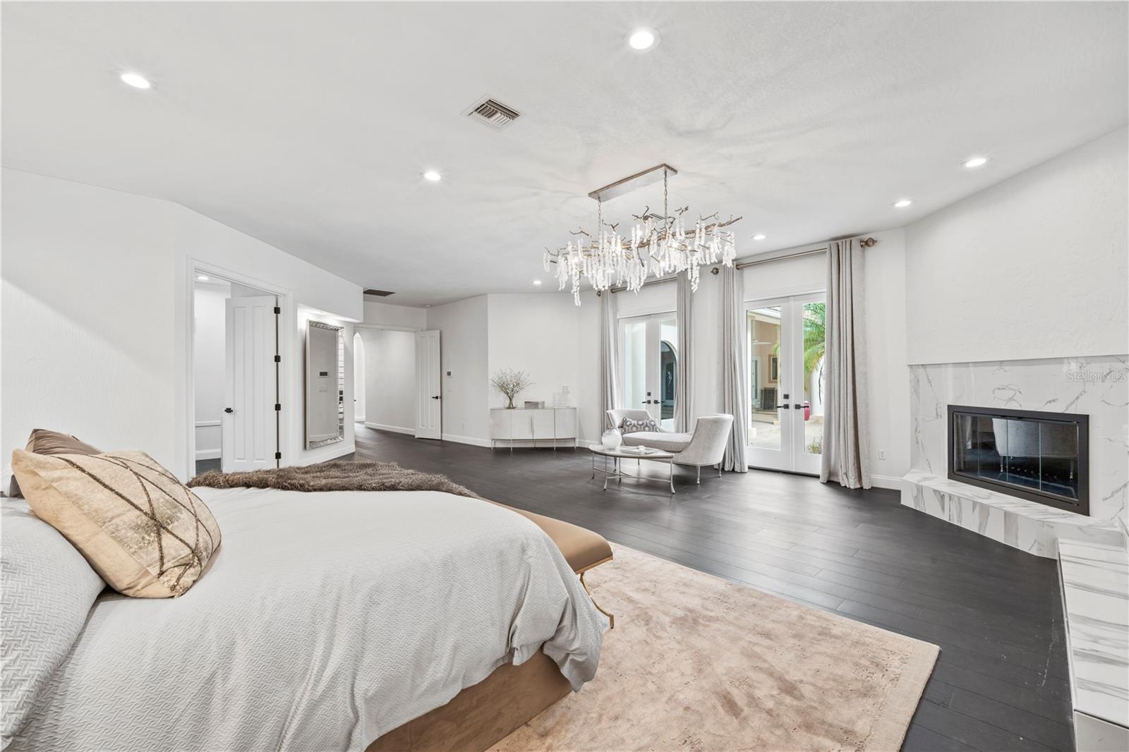 Image 40 of 79 For 1040 Sweetwater Club Boulevard