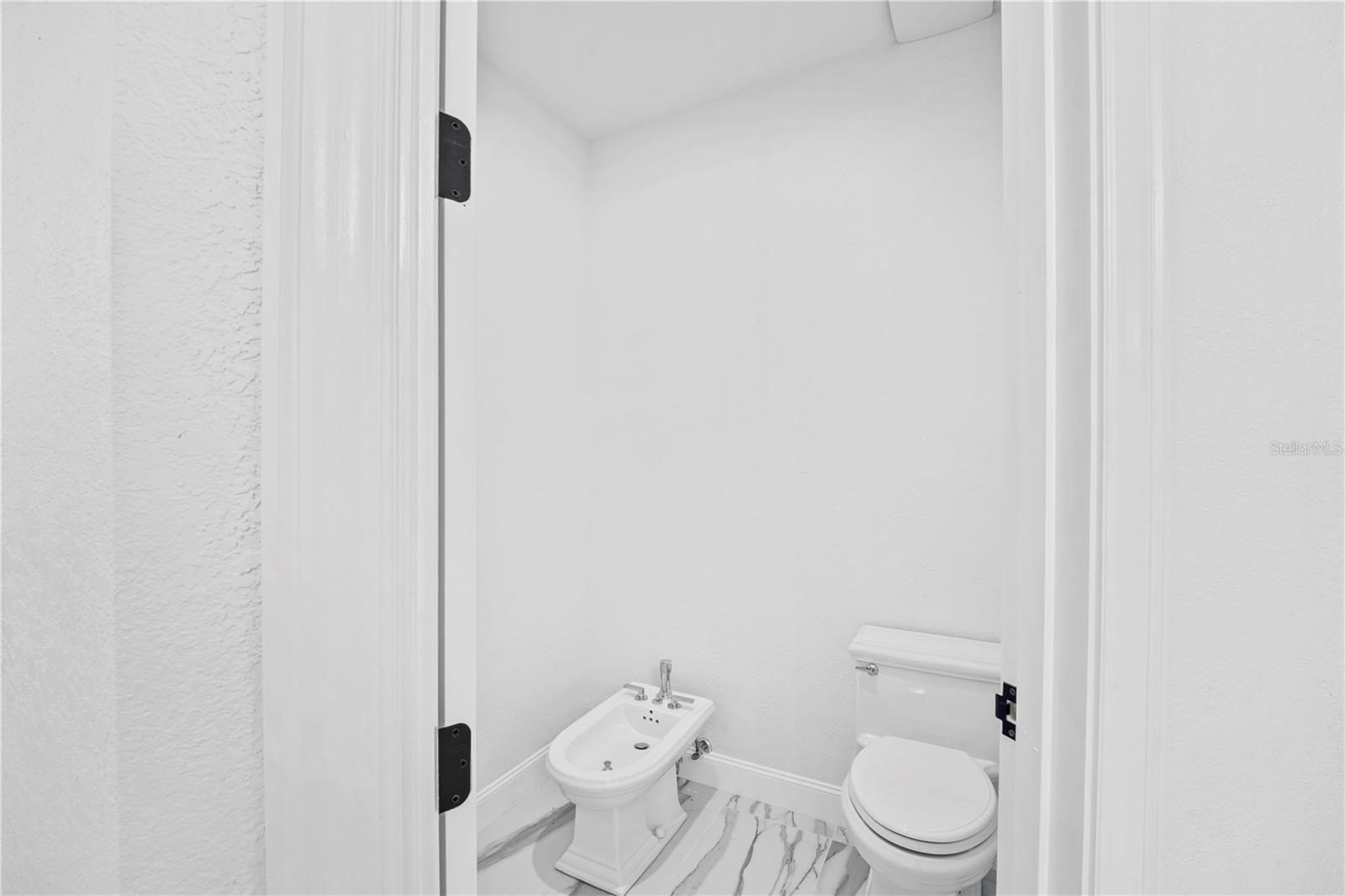 Image 46 of 79 For 1040 Sweetwater Club Boulevard