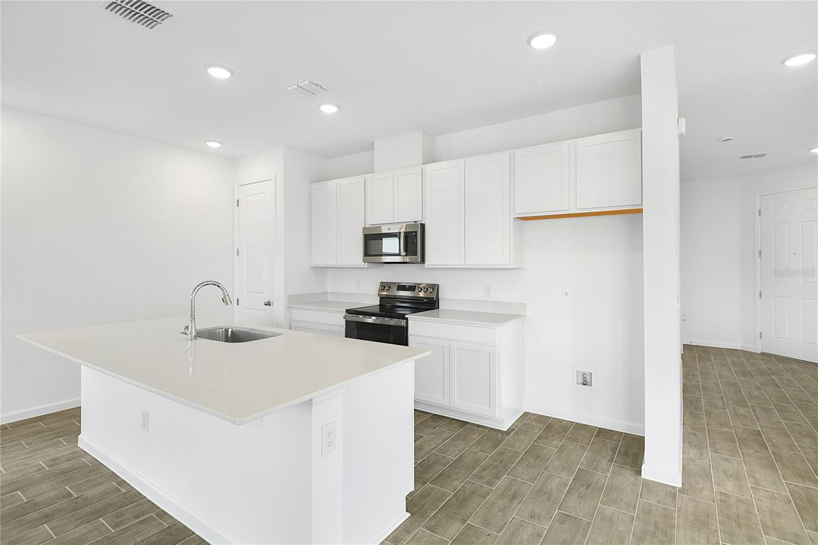 Image 5 of 26 For 6147 Daphne Street