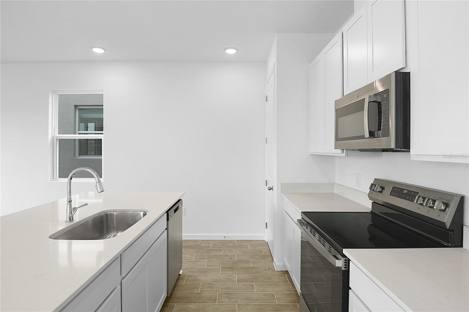 Image 6 of 26 For 6147 Daphne Street