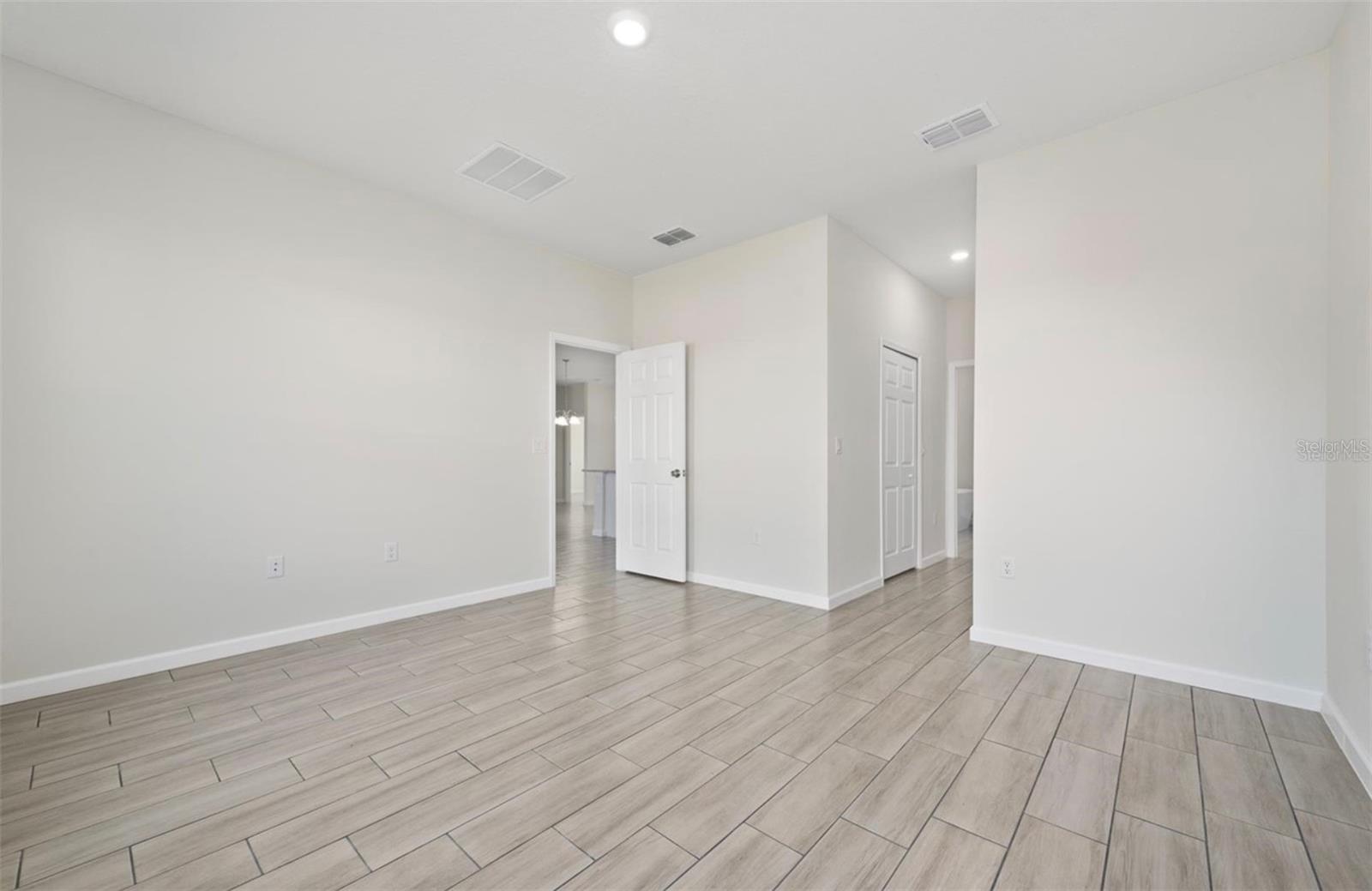 Image 22 of 35 For 719 Martin Lane