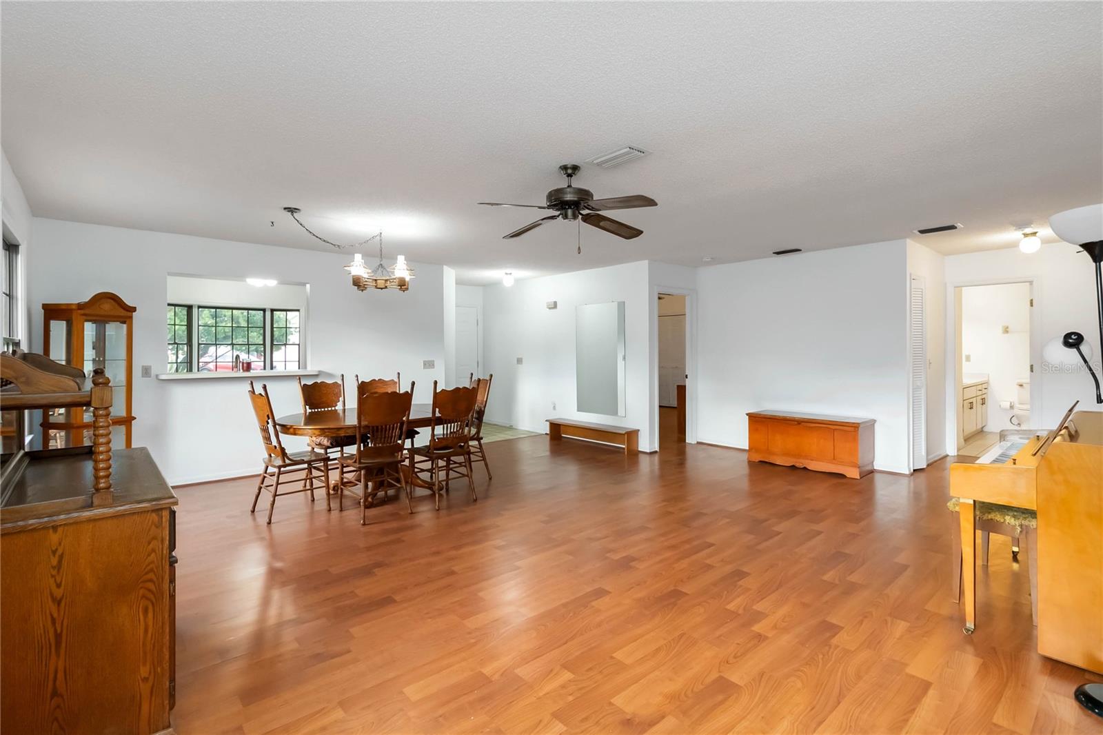 Image 6 of 30 For 4207 Hamilton Court