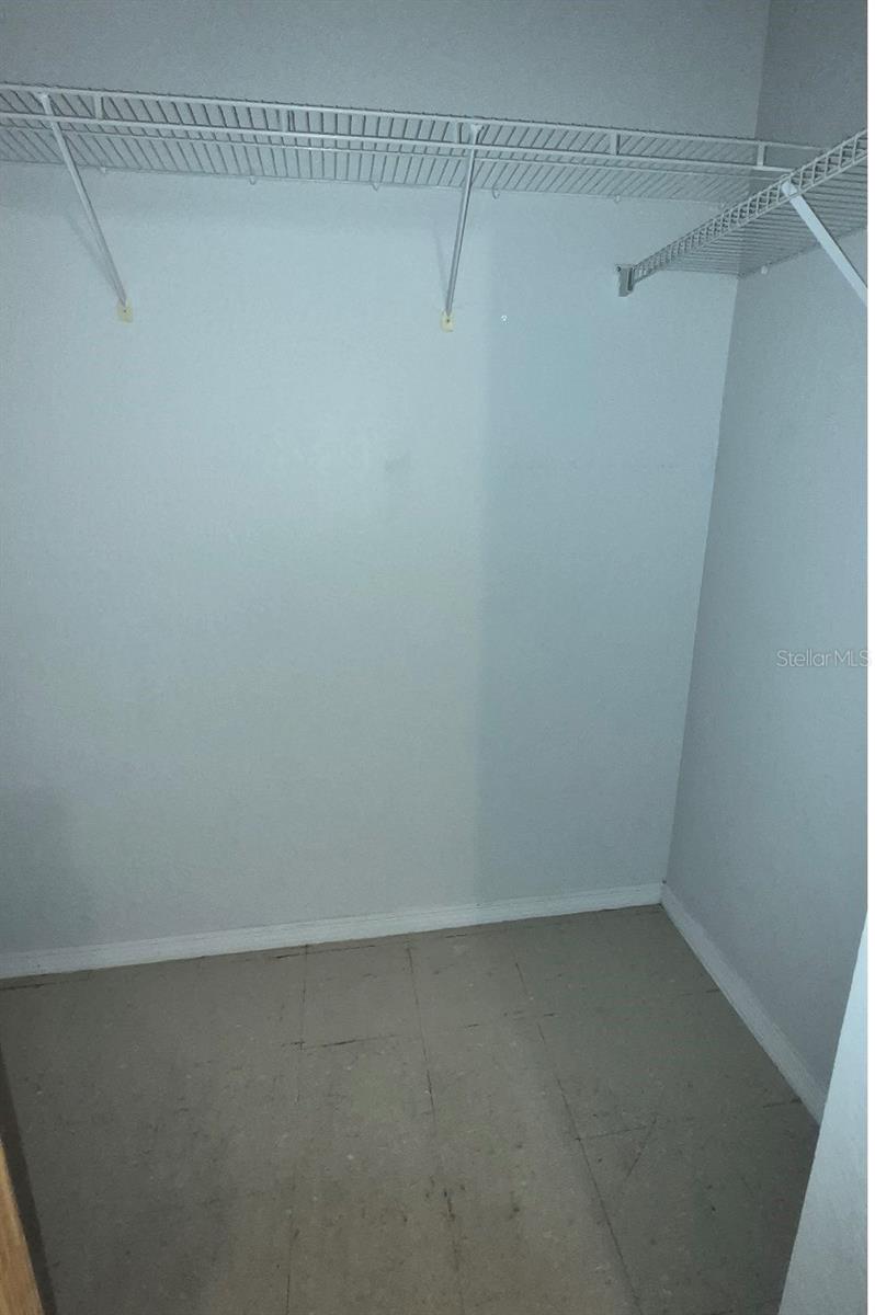 Image 19 of 33 For 1990 Erving Circle 102