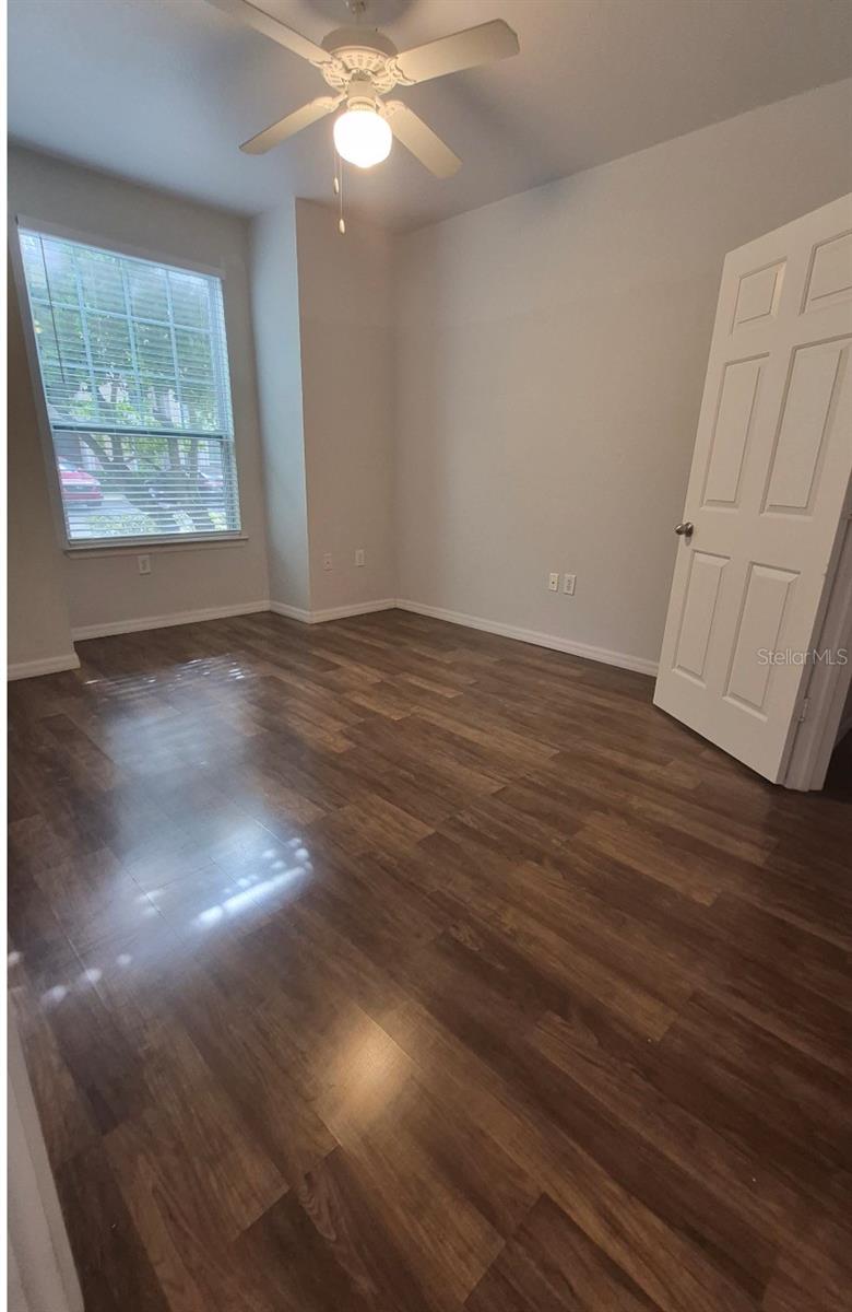 Image 23 of 33 For 1990 Erving Circle 102