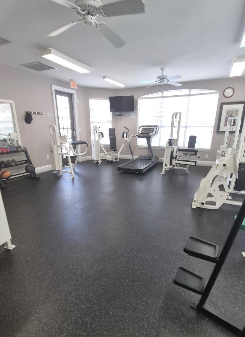 Image 28 of 33 For 1990 Erving Circle 102