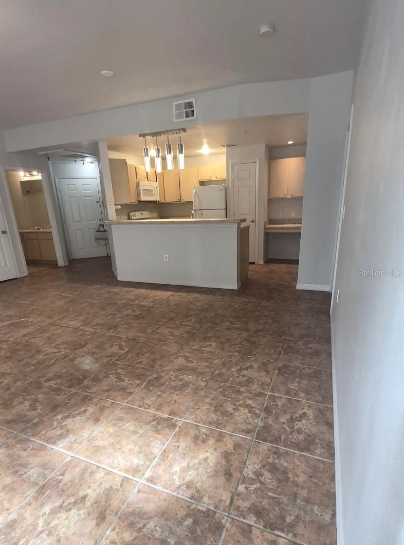 Image 3 of 33 For 1990 Erving Circle 102