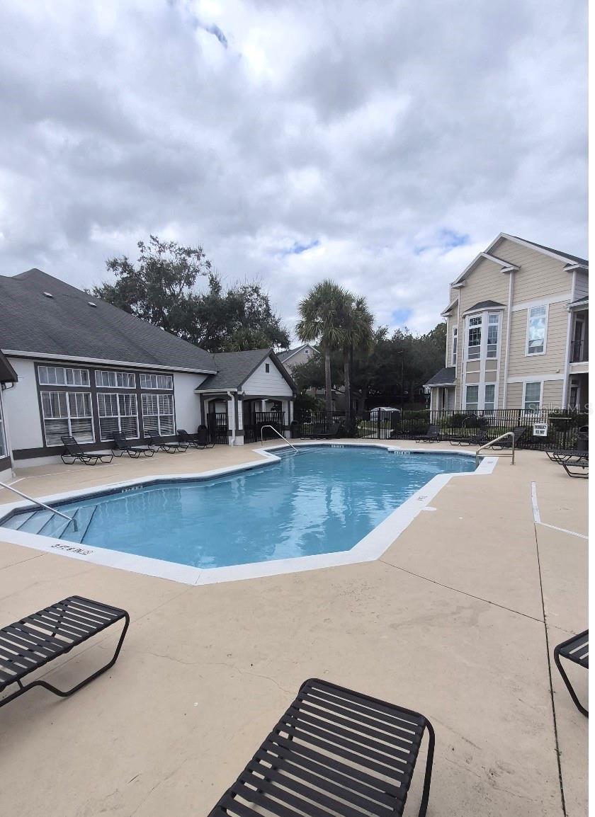 Image 30 of 33 For 1990 Erving Circle 102