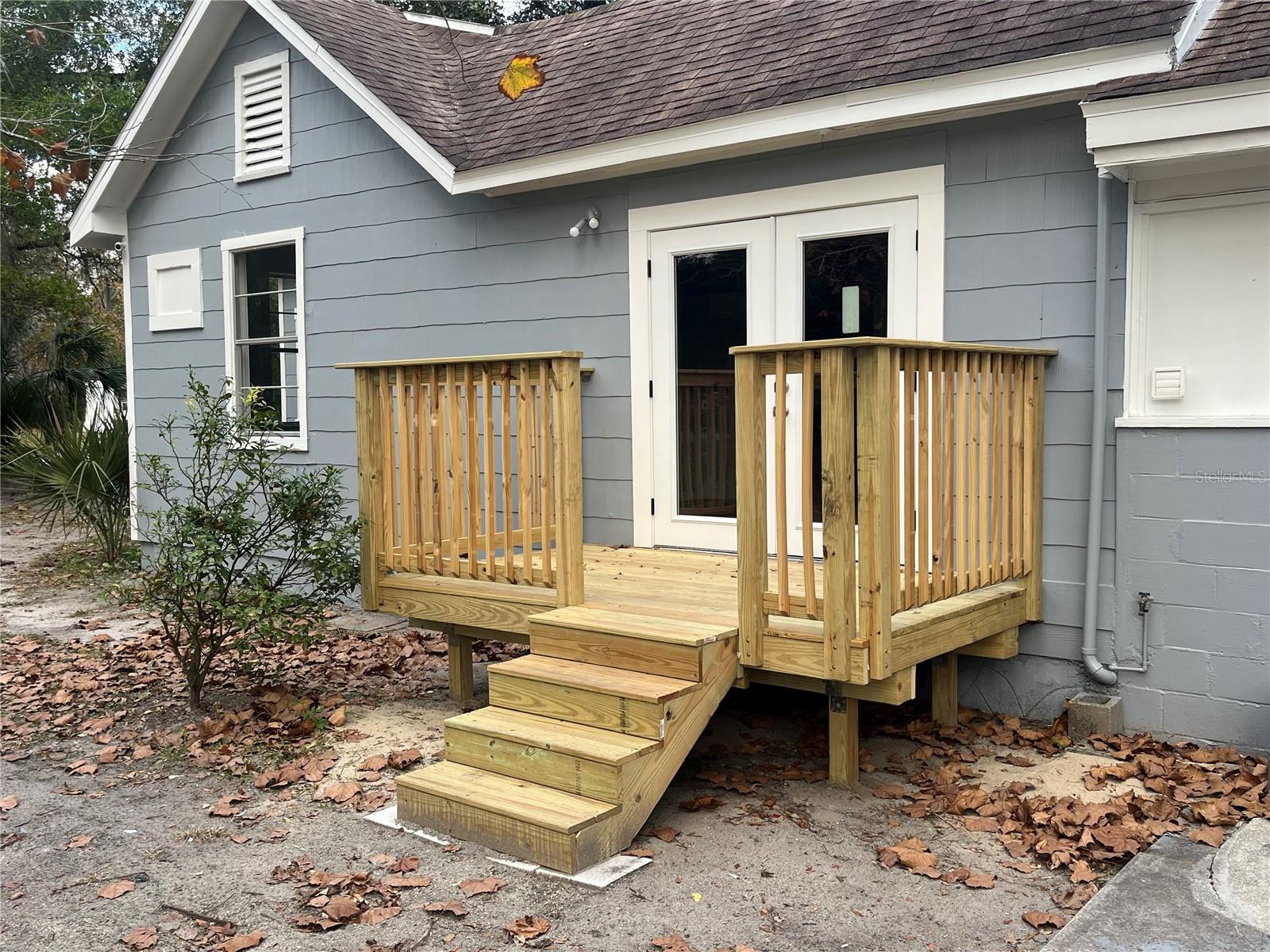 Image 11 of 76 For 704 Euclid Avenue