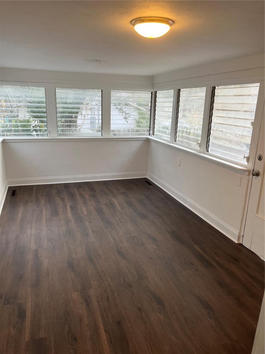 Image 26 of 76 For 704 Euclid Avenue