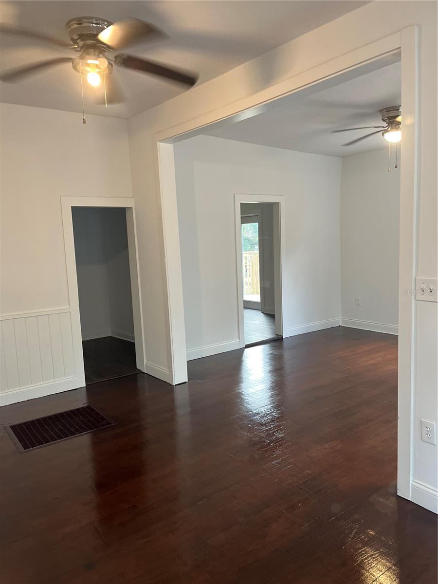 Image 29 of 76 For 704 Euclid Avenue