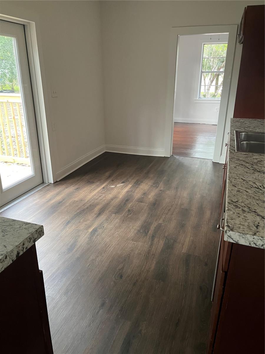 Image 40 of 76 For 704 Euclid Avenue