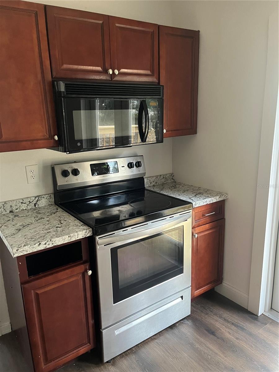 Image 42 of 76 For 704 Euclid Avenue