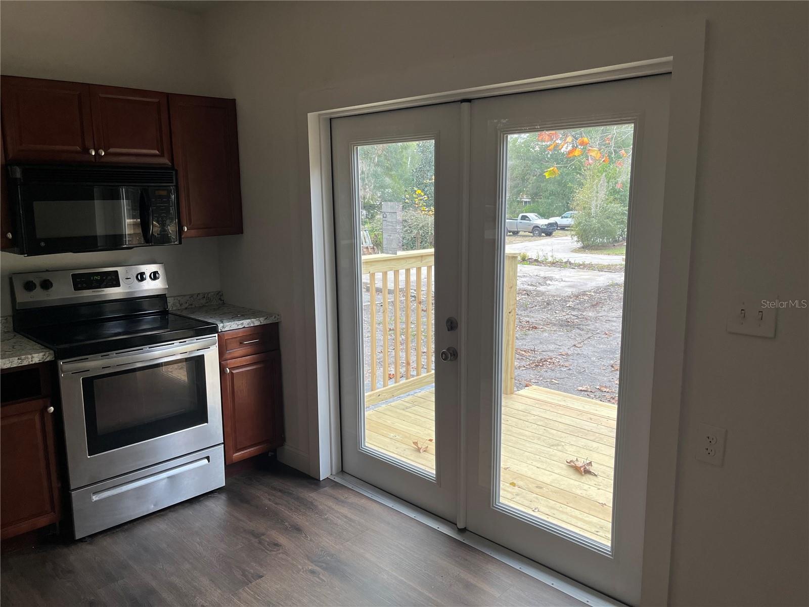 Image 44 of 76 For 704 Euclid Avenue