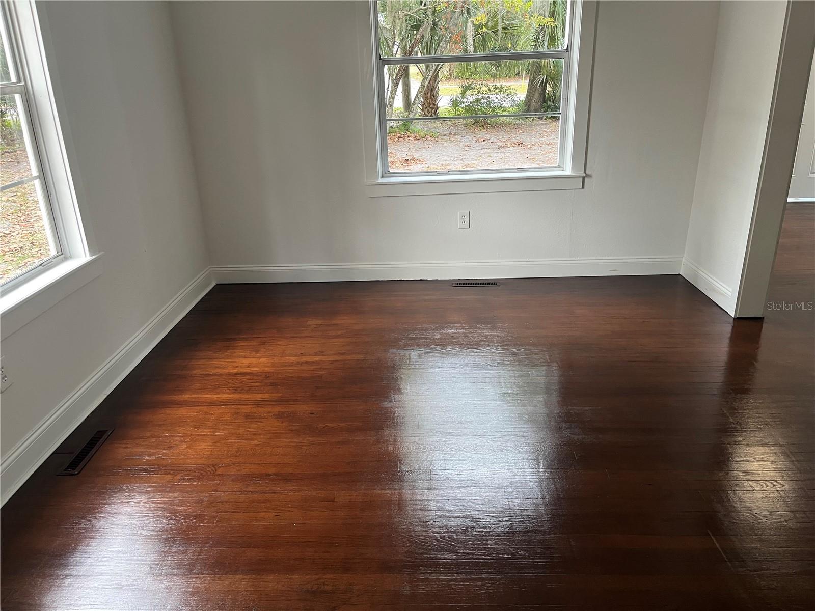 Image 52 of 76 For 704 Euclid Avenue