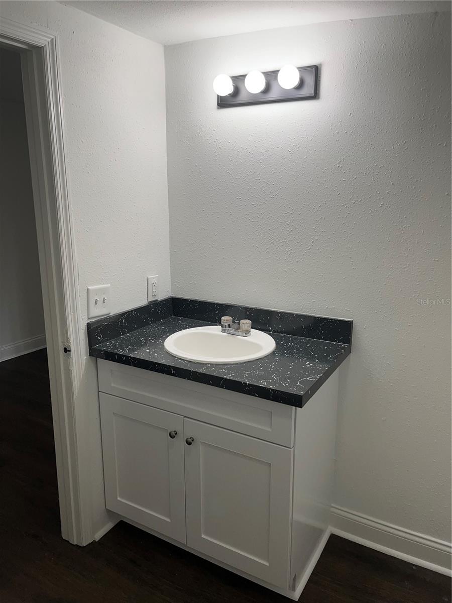 Image 66 of 76 For 704 Euclid Avenue