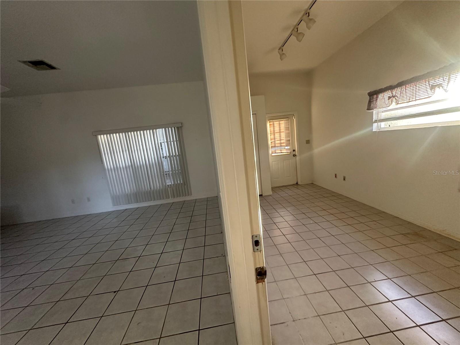 Image 31 of 44 For 1002 Shawnda Lane