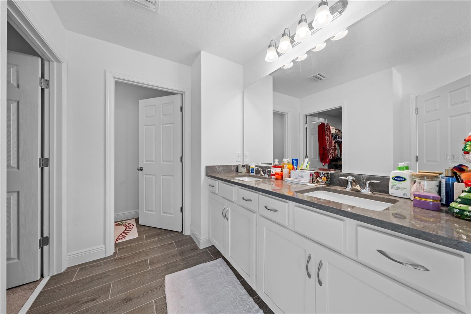 Image 20 of 80 For 5056 Center Court