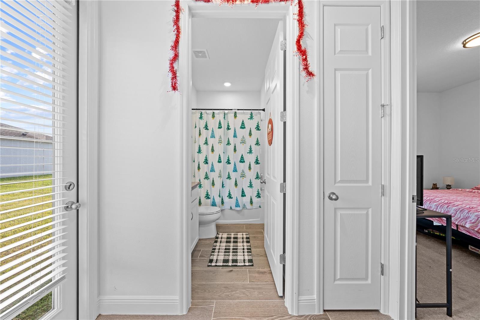 Image 27 of 80 For 5056 Center Court