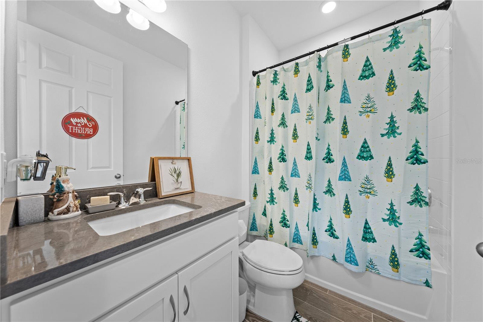 Image 28 of 80 For 5056 Center Court