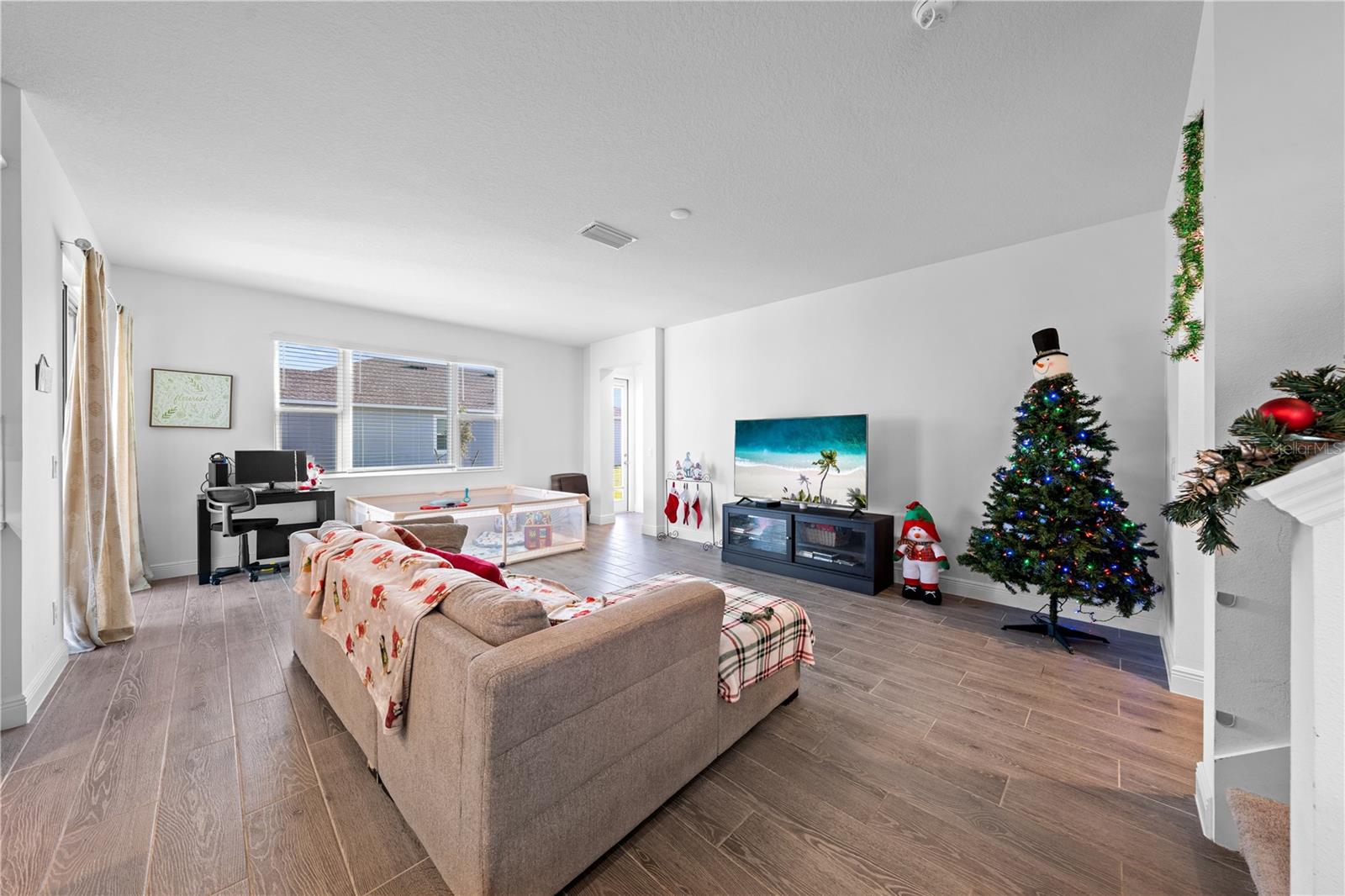 Image 42 of 80 For 5056 Center Court