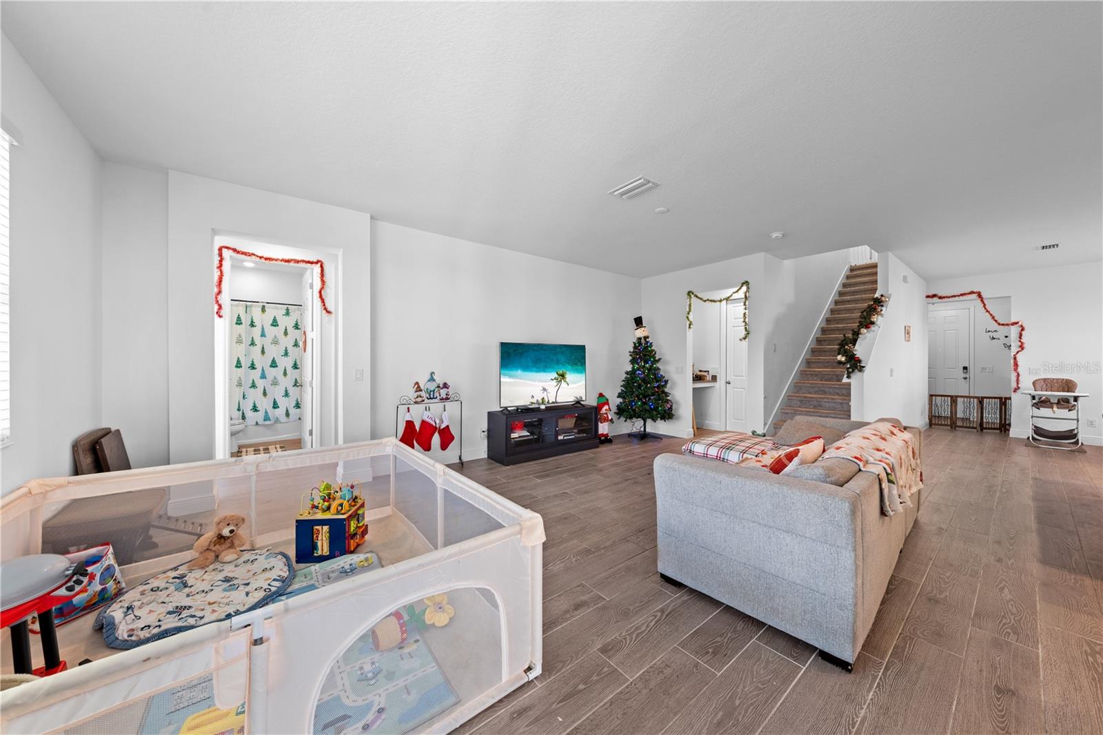 Image 44 of 80 For 5056 Center Court