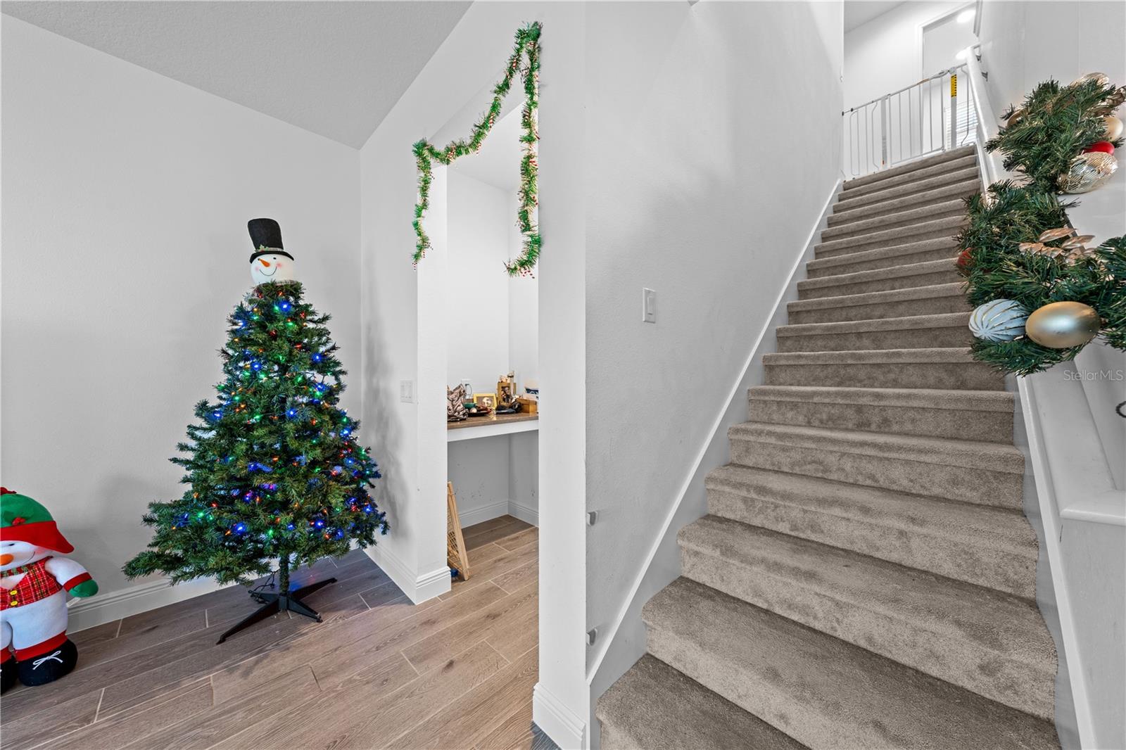 Image 46 of 80 For 5056 Center Court